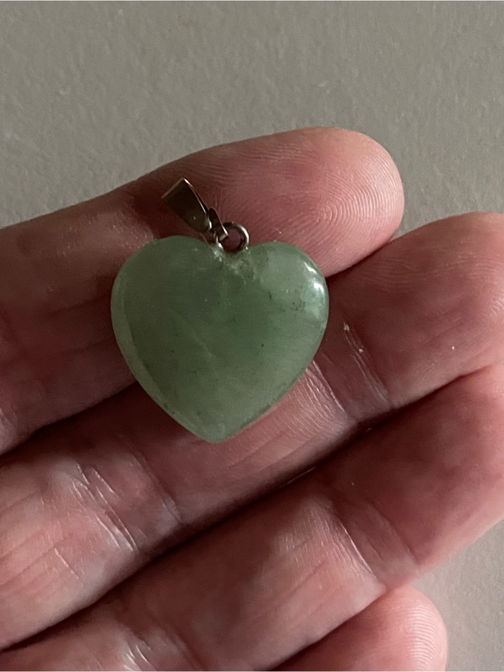 VERY SWEET SMALLER GREEN JADE HEART SHAPED PENDANT DROP CHARM